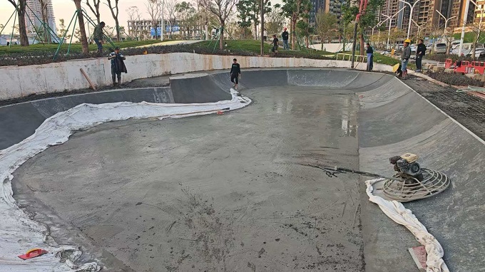 滑板場建設(shè)現(xiàn)場